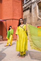 Zarad Nirali Kurta with Sunahri Dhaari Odhni