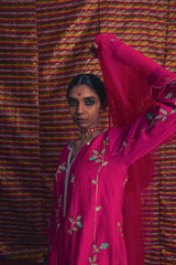 GULABI SUNEHRI PATTI KURTA SET