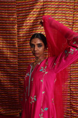 GULABI SUNEHRI PATTI KURTA SET