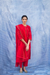 Kangana Ranaut spotted wearing Oorja Resham Zardozi Kurta With Zari Pants