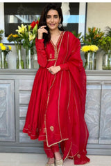 Karishma Tanna spotted wearing Nisha Kali Kurta