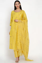 Zarad Zari Resham Kurta with Peetambari Resham Dhaari Odhni