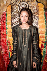 Shyama Resham Zardozi Kurta With Pants and Organza Silk Dupatta