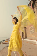 Zarad Zari Resham Kurta with Peetambari Resham Dhaari Odhni