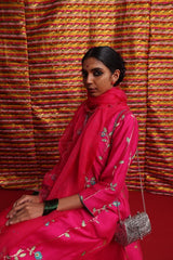 GULABI SUNEHRI PATTI KURTA SET