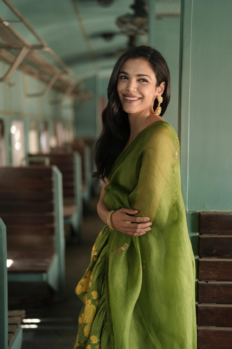 Shriya Pilgaonkar spotted wearing Sampangi Gulaab Saree