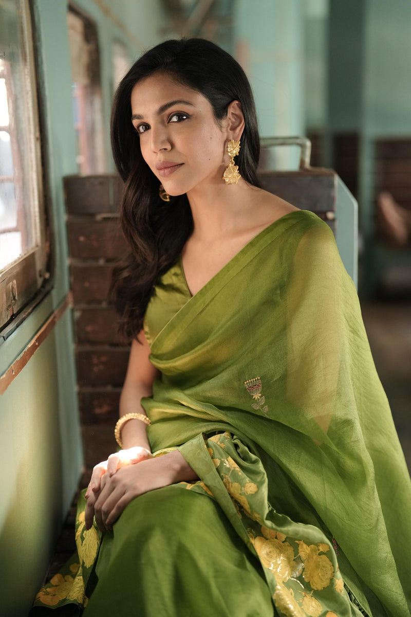 Shriya Pilgaonkar spotted wearing Sampangi Gulaab Saree