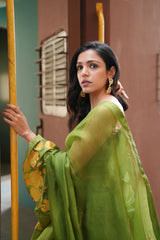 Shriya Pilgaonkar spotted wearing Sampangi Gulaab Saree